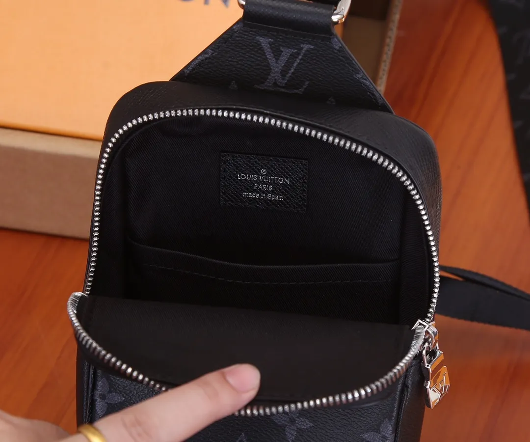 All categories 💚 Top version men’s bags 💚 LV 2023 new LV chest bag