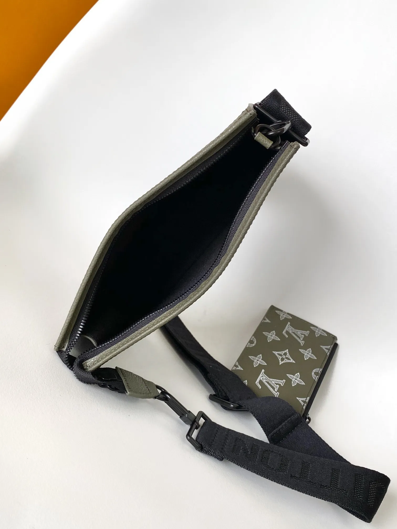 All categories 💚 Top version men’s bags 💚 LV 2025 new LV crossbody bag
