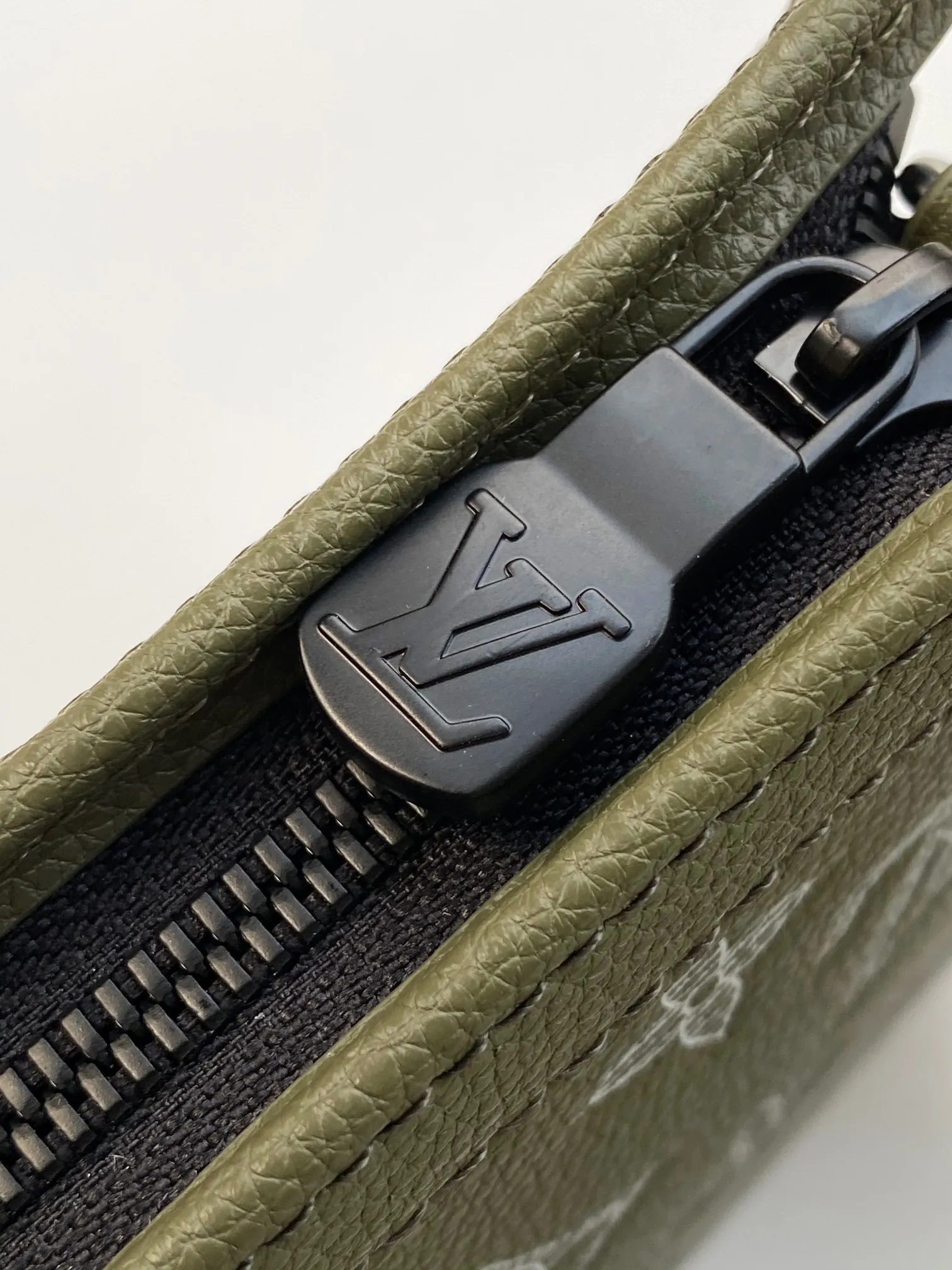 All categories 💚 Top version men’s bags 💚 LV 2025 new LV crossbody bag