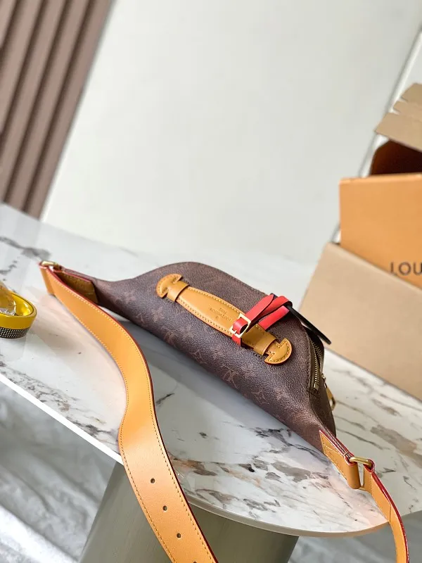 All Categories 💚 Top Version Men’s Bags 💚 LV 2026 Fashion LV Genuine Leather Belt Bag