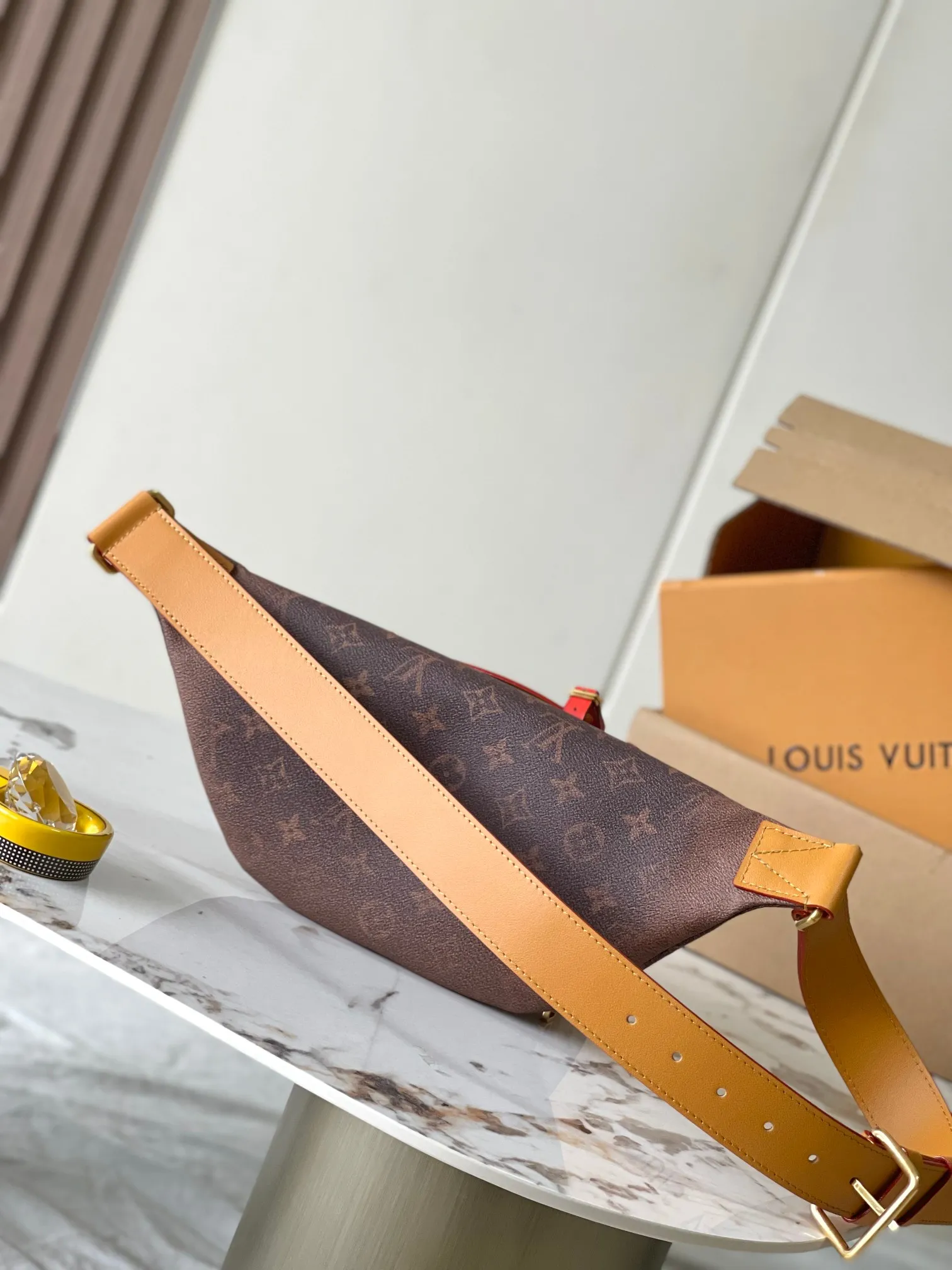 All Categories 💚 Top Version Men’s Bags 💚 LV 2026 Fashion LV Genuine Leather Belt Bag