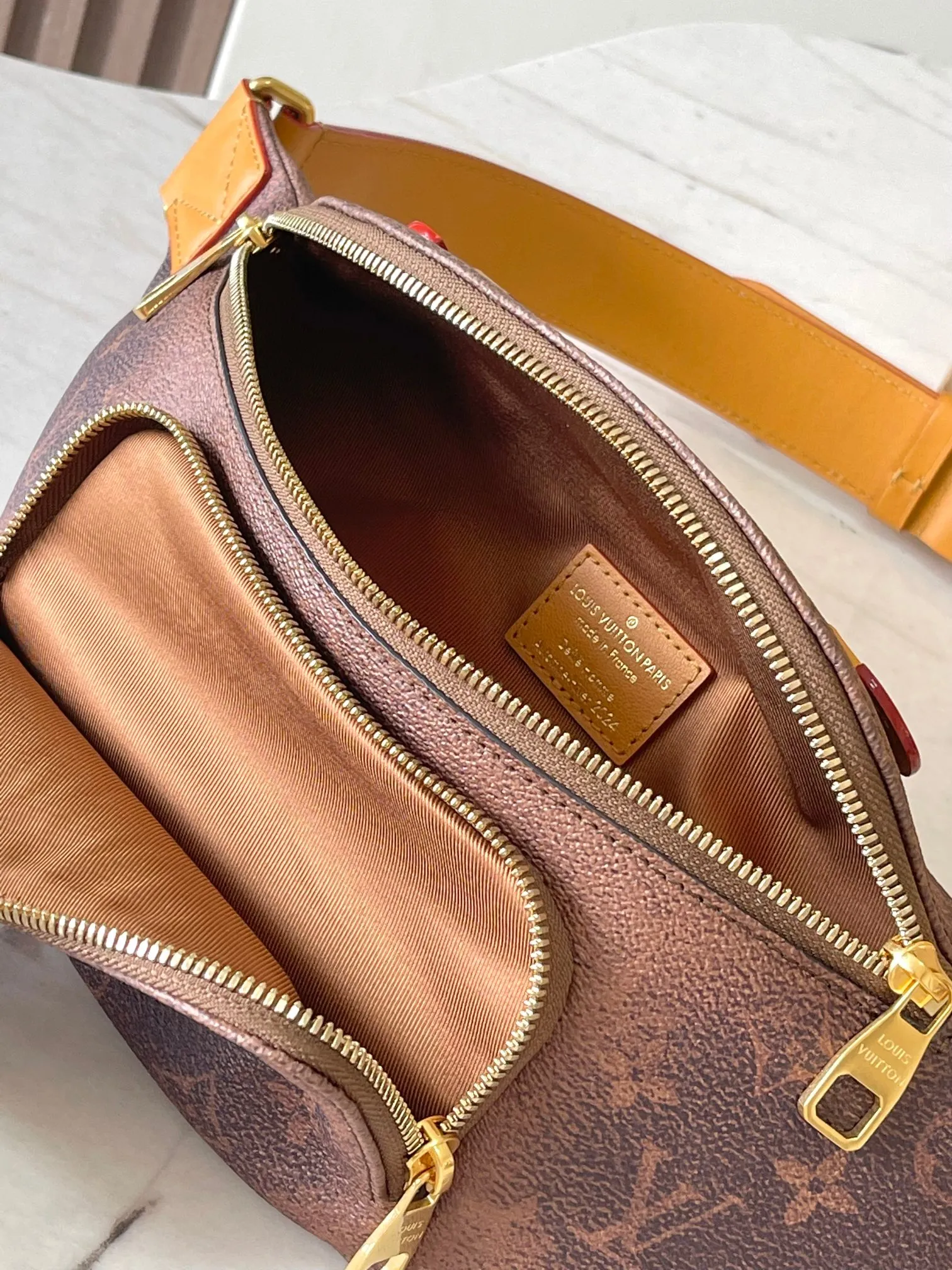 All Categories 💚 Top Version Men’s Bags 💚 LV 2026 Fashion LV Genuine Leather Belt Bag