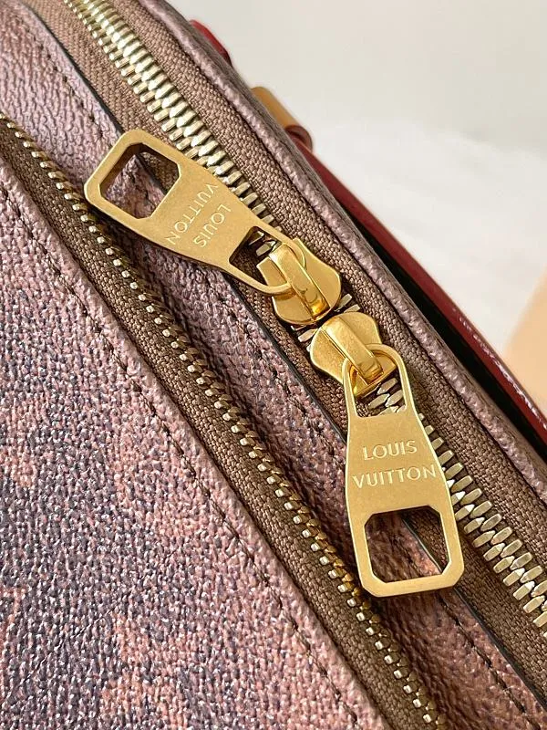 All Categories 💚 Top Version Men’s Bags 💚 LV 2026 Fashion LV Genuine Leather Belt Bag