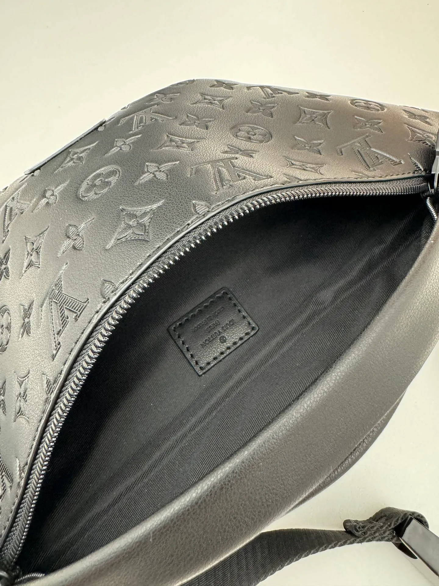 All categories 💚 Top version men’s bags 💚 LV 2024 new LV chest bag