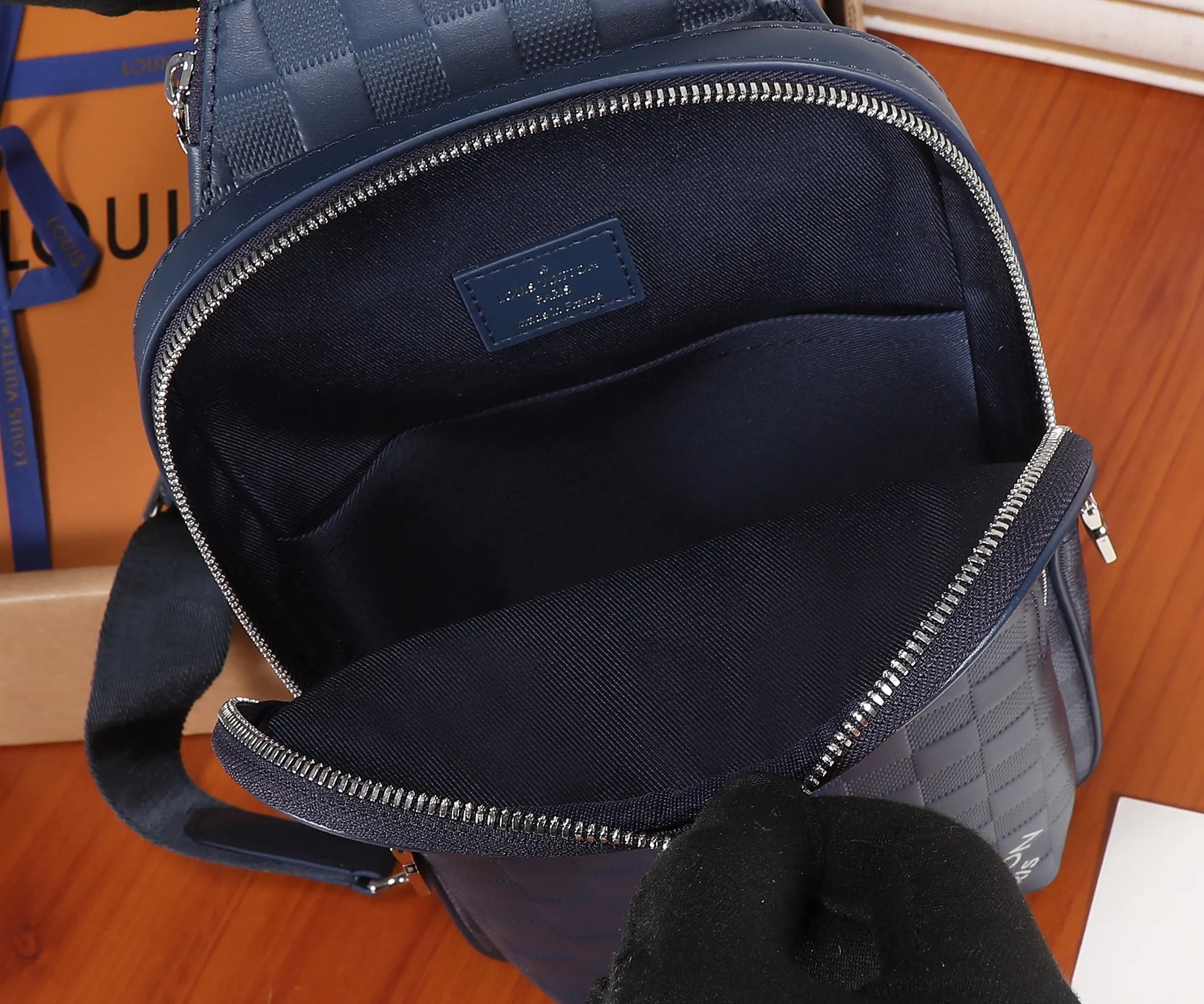 All categories 💚 Top version men’s bags 💚 LV 2023 new LV chest bag