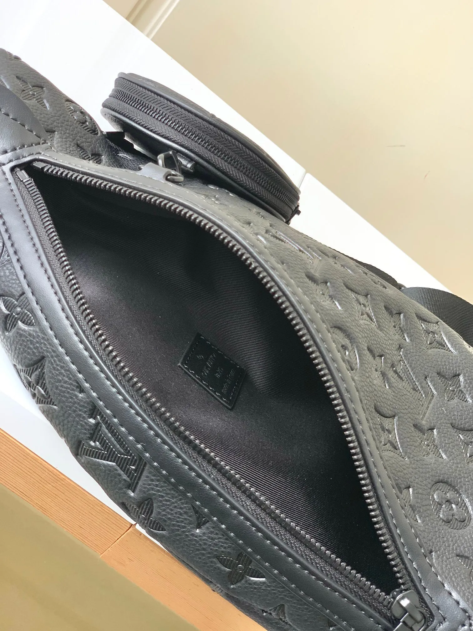 All categories 💚 Top version men’s bags 💚 LV 2024 official website new LV chest bag