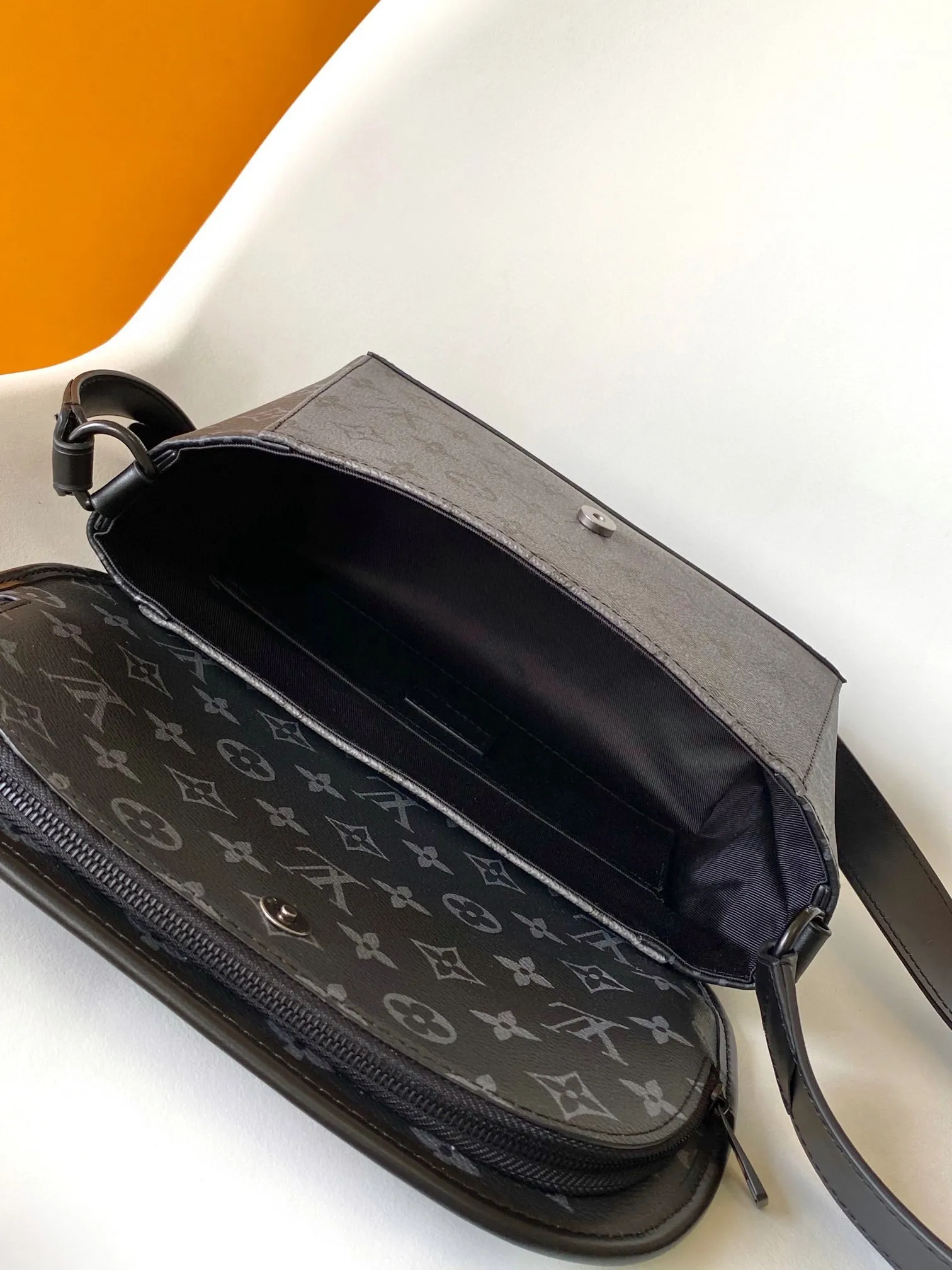 All categories 💚 Top version men’s bags 💚 LV 2025 new LV crossbody bag