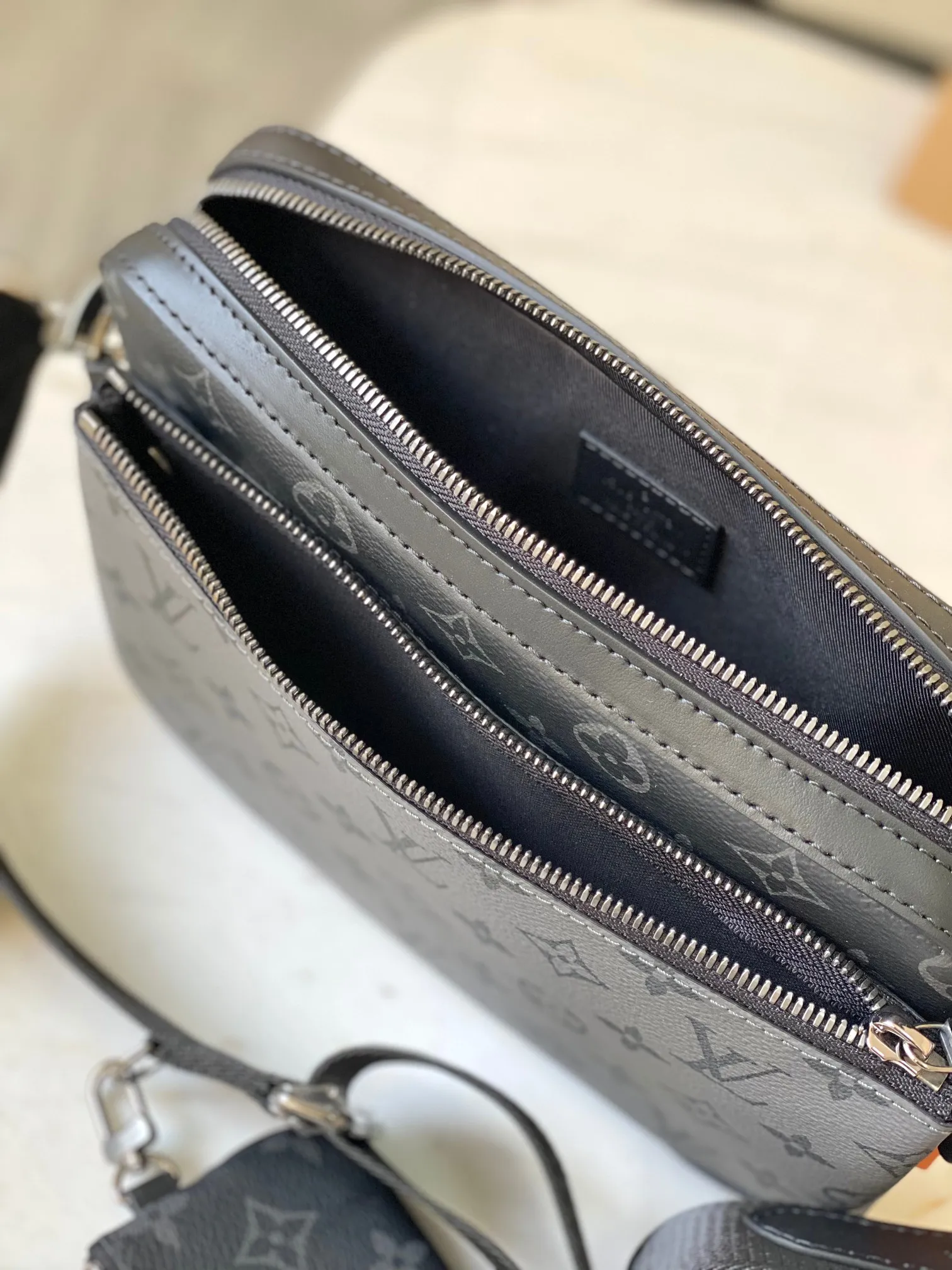 All categories 💚 Top version men’s bags 💚 LV 2024 new LV crossbody bag