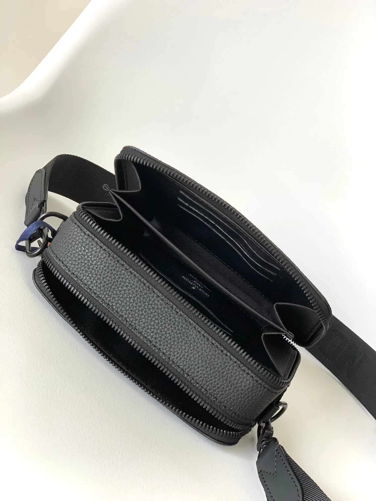 All categories 💚 Top version men’s bags 💚 LV 2025 official website new LV crossbody bag