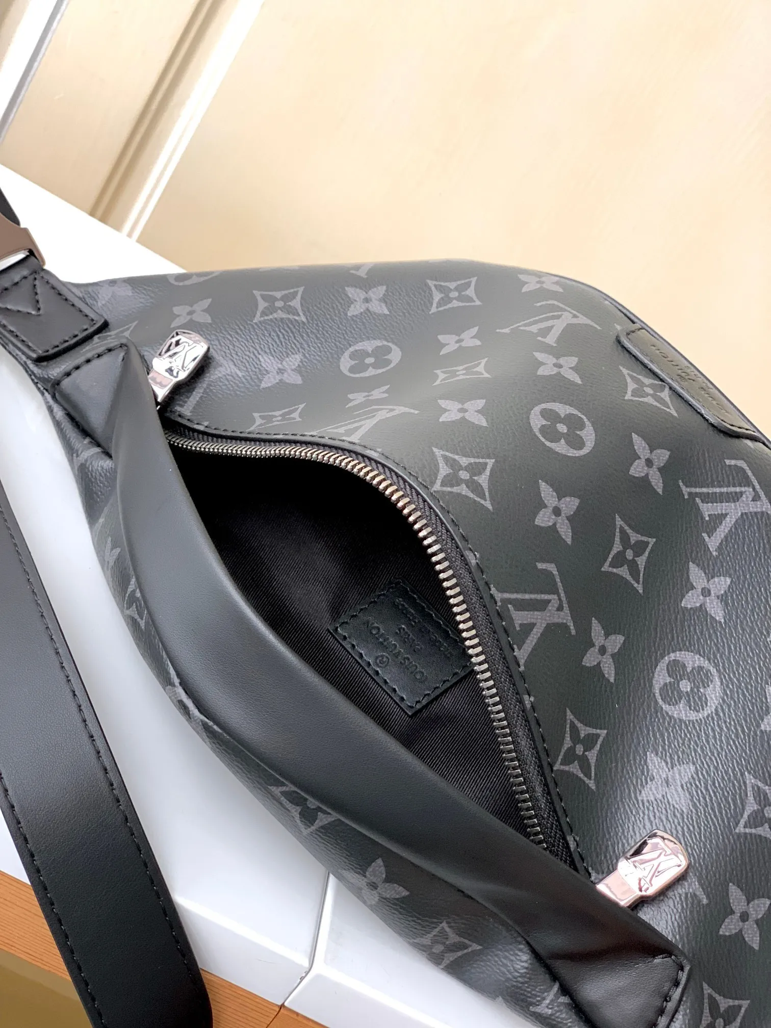 All categories 💚 Top version men’s bags 💚 LV 2023 new LV chest bag