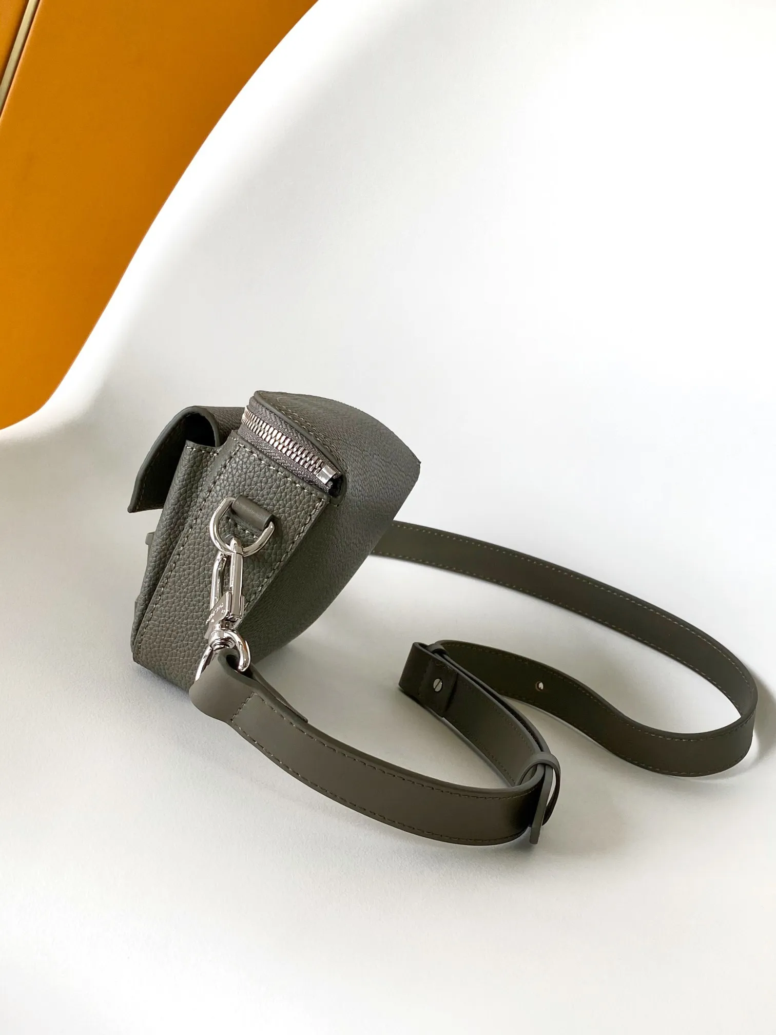 All categories 💚 Top version men’s bags 💚 LV 2025 new LV crossbody bag