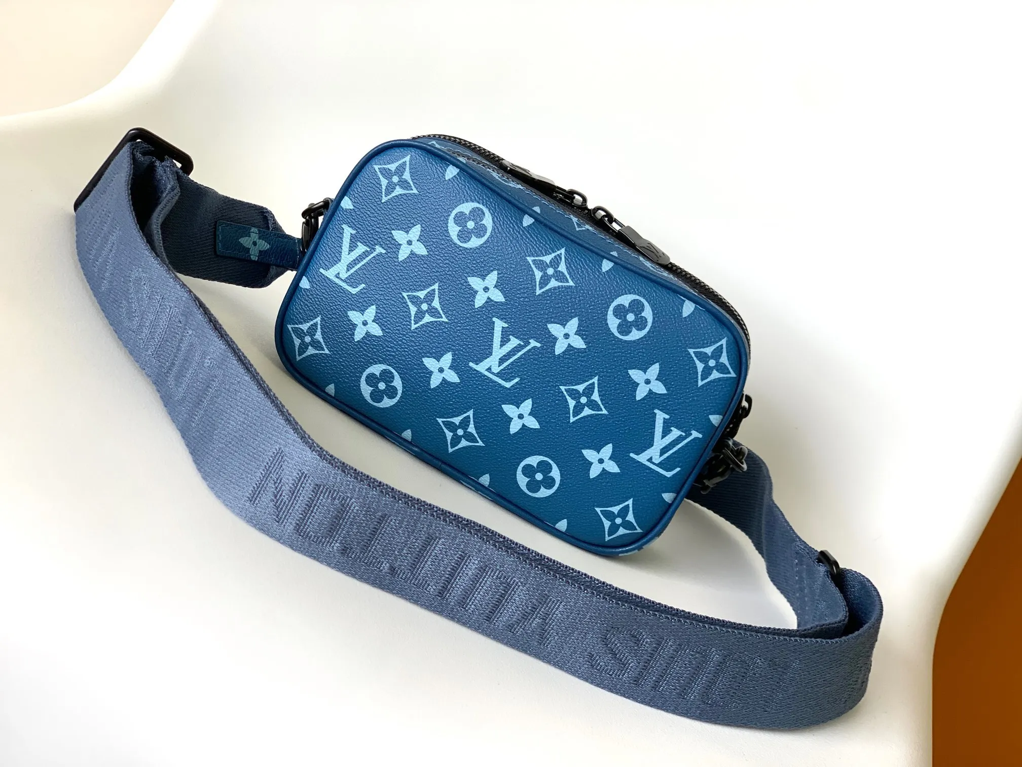 All categories 💚 Top version men’s bags 💚 LV 2023 new LV crossbody bag