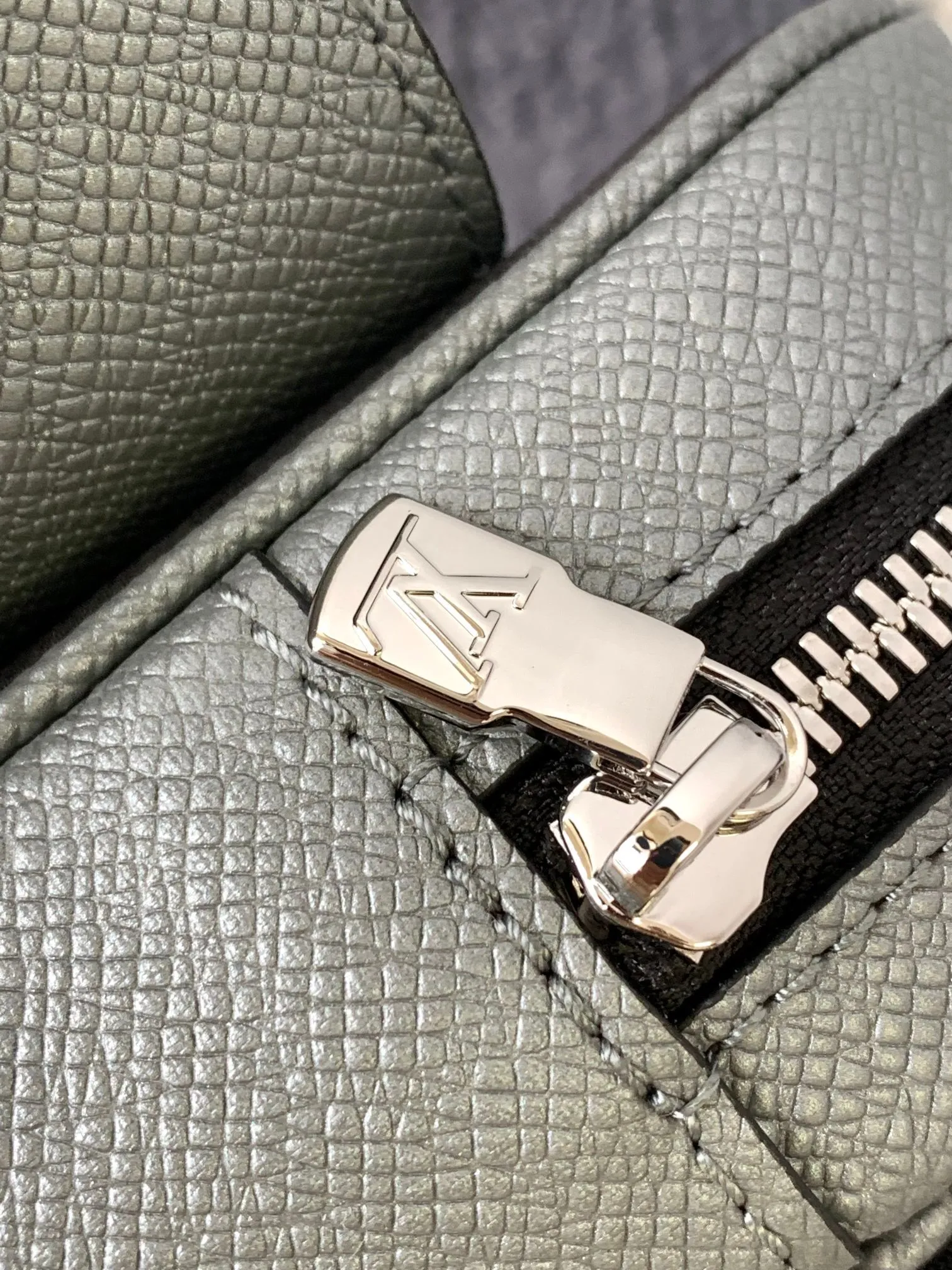 All categories 💚 Top version men’s bags 💚 LV 2024 new LV waist bag