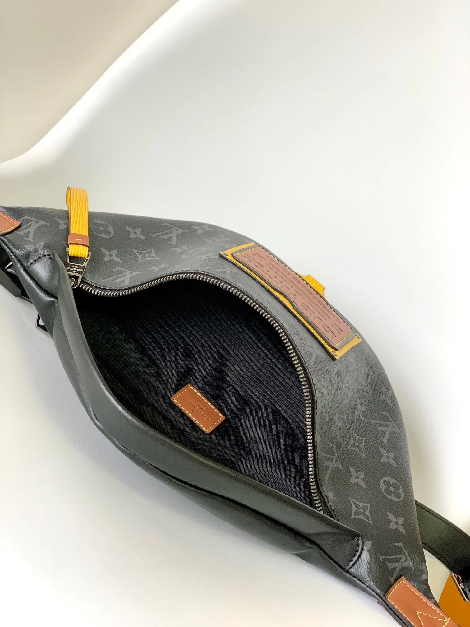 All categories 💚 Top version men’s bags 💚 LV 2025 new LV waist bag