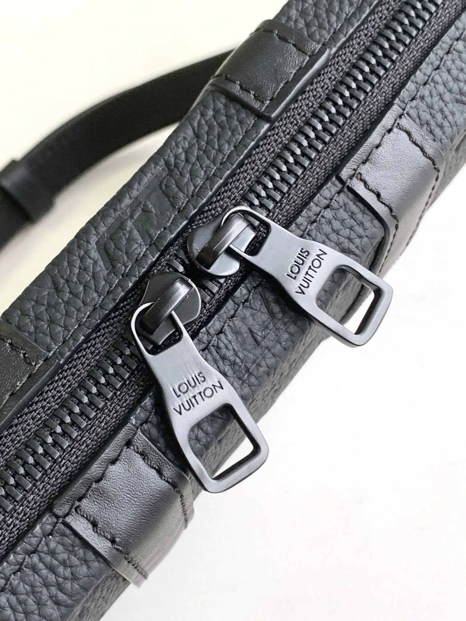 All categories 💚 Top version men’s bags 💚 LV 2025 official website new LV crossbody bag