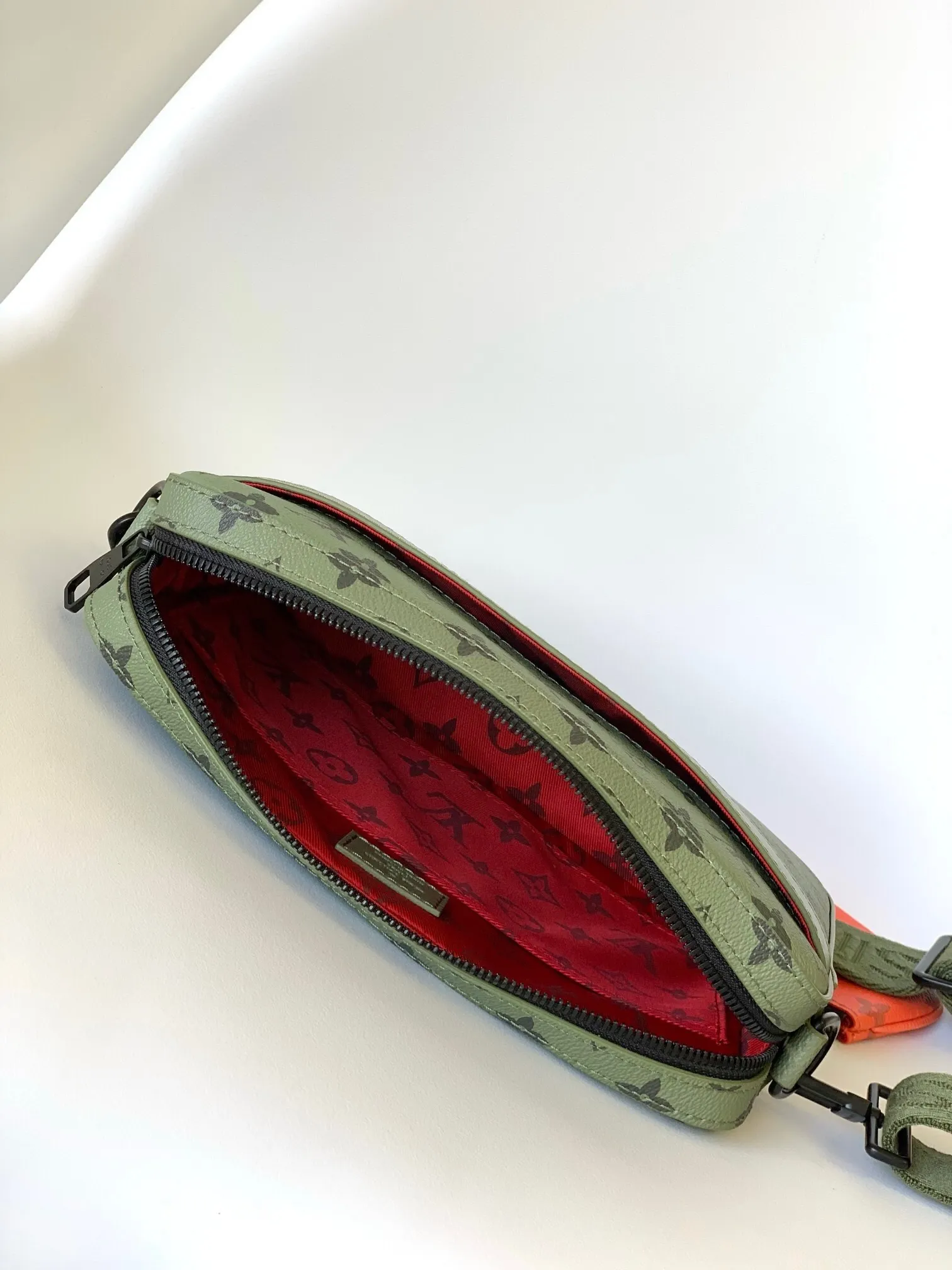 All categories 💚 Top version men’s bags 💚 LV 2024 official website new LV crossbody bag