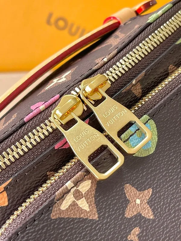 All Categories 💚 Top Version Men’s Bags 💚 LV 2026 Fashion LV Genuine Leather Belt Bag