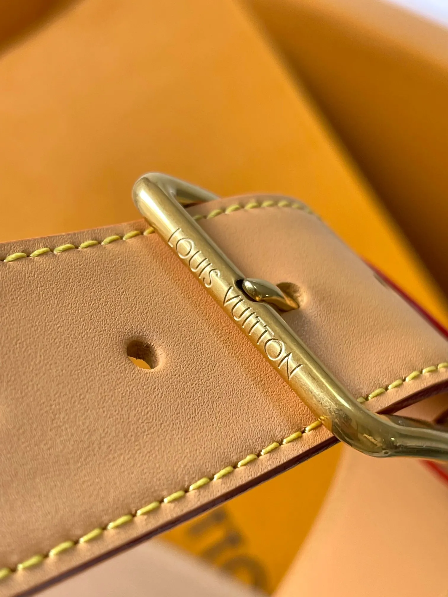 All Categories 💚 Top Version Men’s Bags 💚 LV 2026 Fashion LV Genuine Leather Belt Bag