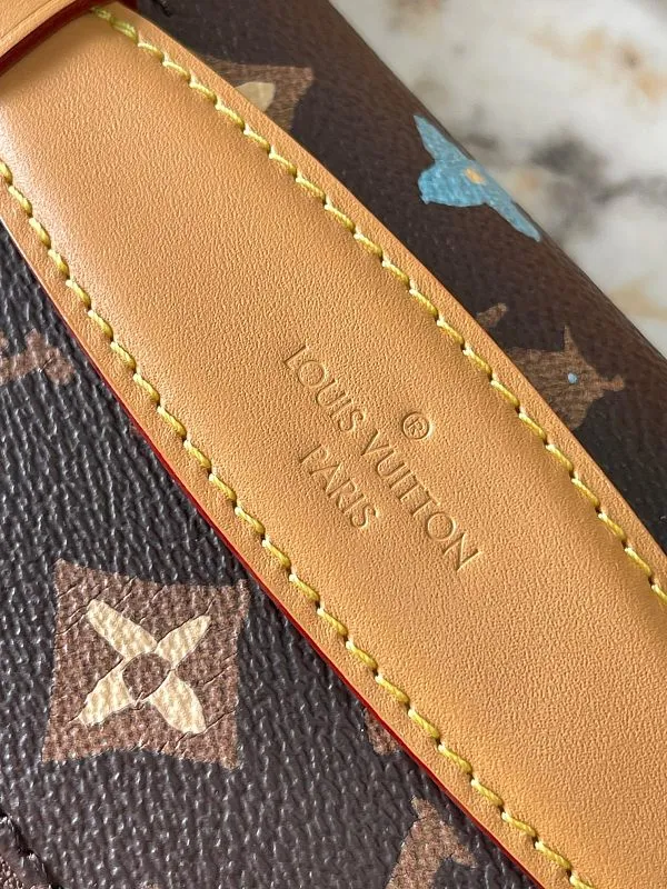 All Categories 💚 Top Version Men’s Bags 💚 LV 2026 Fashion LV Genuine Leather Belt Bag