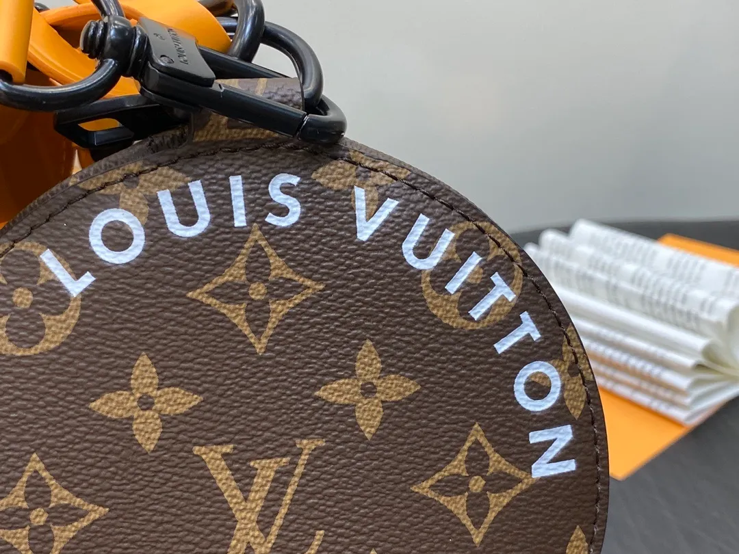 All categories 💚 Top version men’s bags 💚 LV 2023 new LV cylindrical crossbody bag