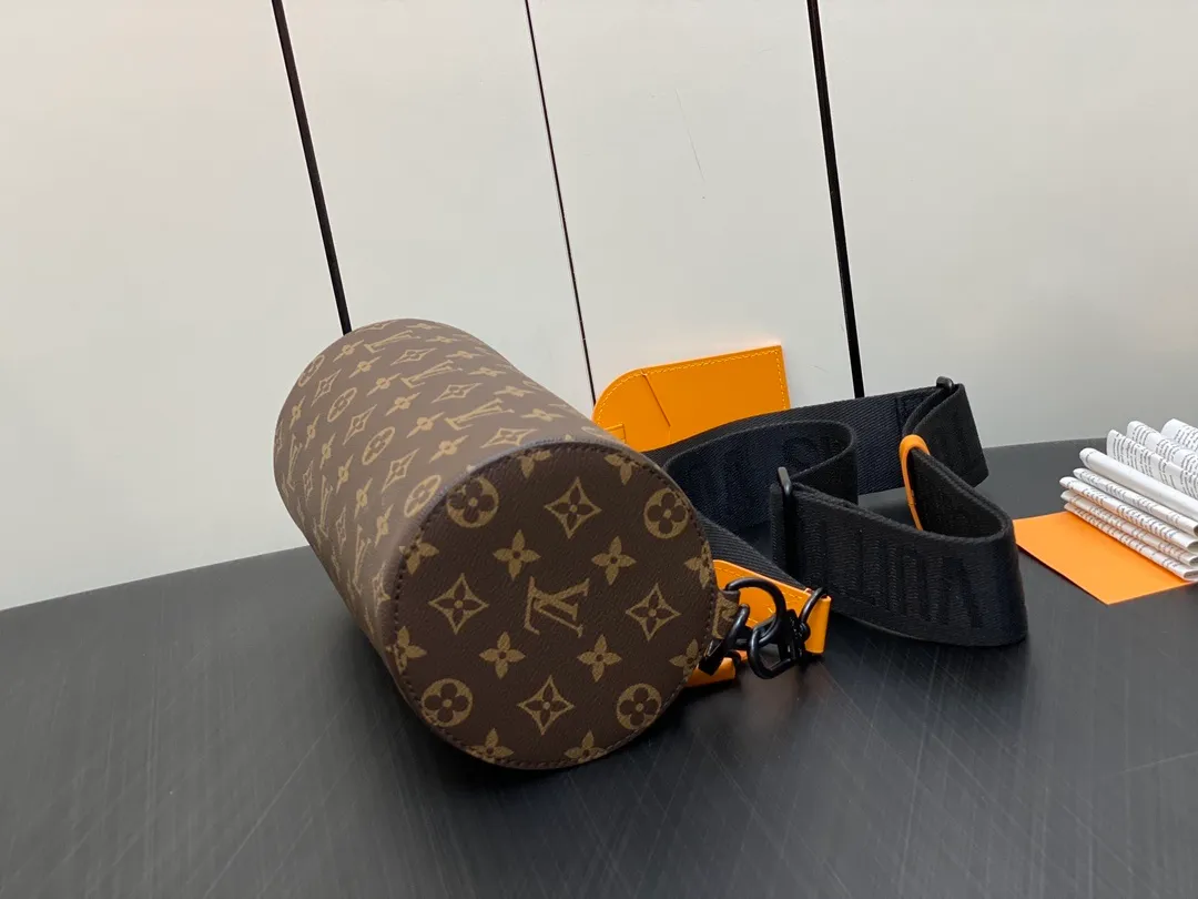 All categories 💚 Top version men’s bags 💚 LV 2023 new LV cylindrical crossbody bag