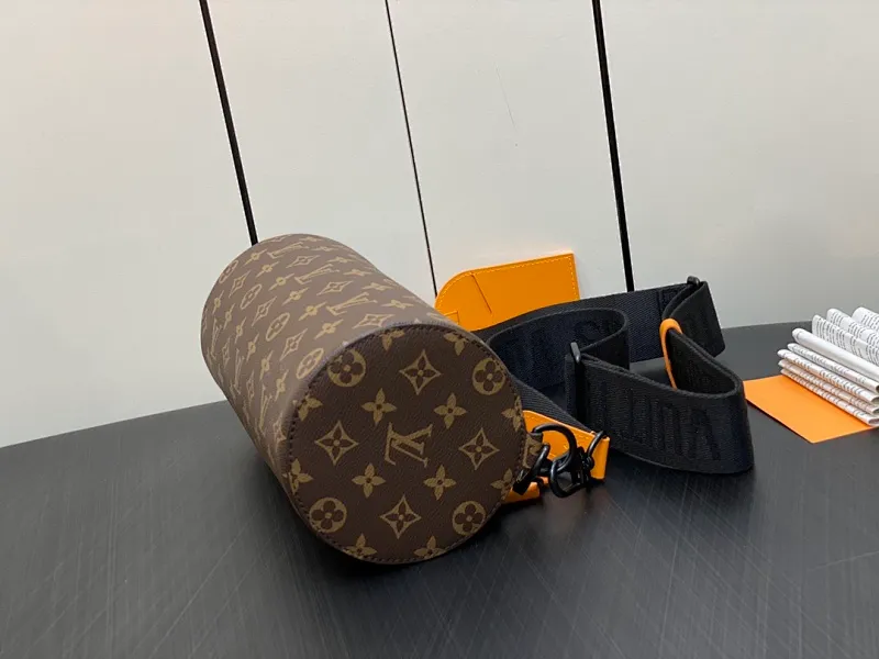 All categories 💚 Top version men’s bags 💚 LV 2023 new LV cylindrical crossbody bag