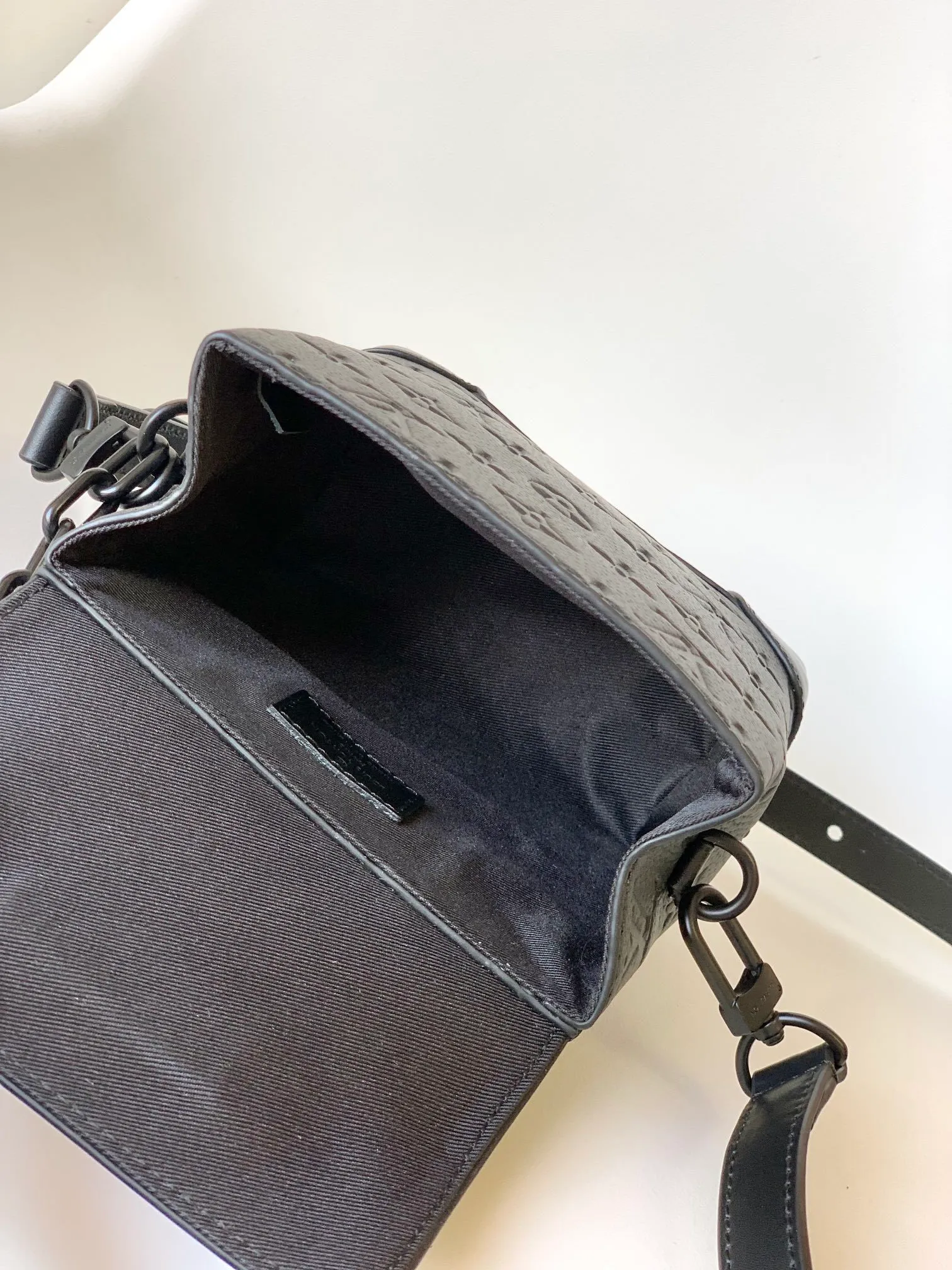 All categories 💚 Top version men’s bags 💚 LV 2024 official website new LV crossbody bag