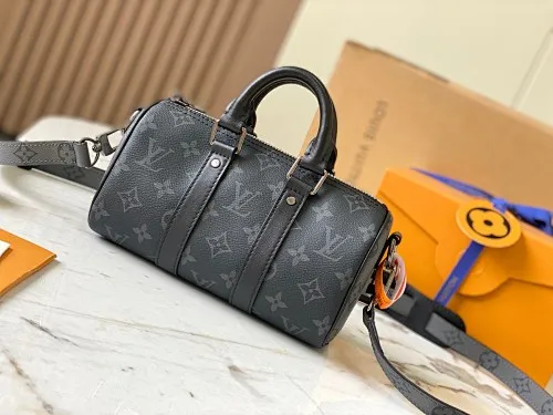 All categories 💚 Top version men’s bags 💚 LV 2024 new LV crossbody bag