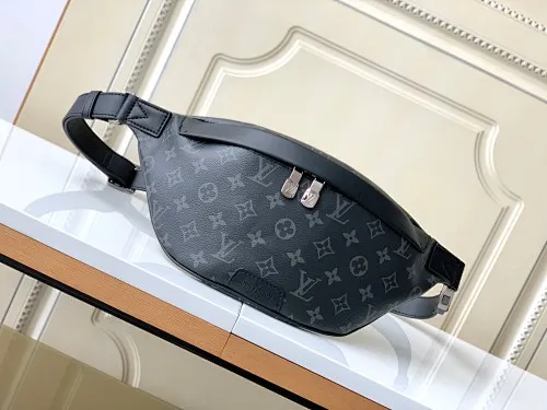 All categories 💚 Top version men’s bags 💚 LV 2023 new LV chest bag