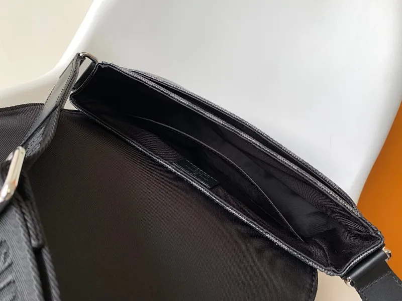 All categories 💚 Top version men’s bags 💚 LV 2025 official website new LV crossbody bag