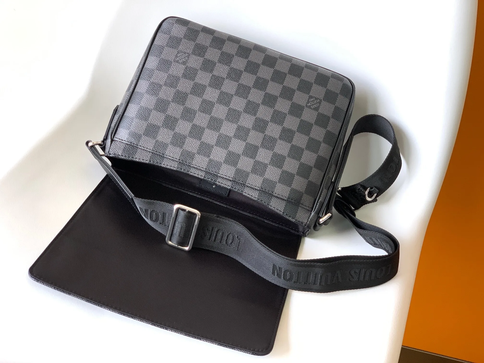 All categories 💚 Top version men’s bags 💚 LV 2025 official website new LV crossbody bag