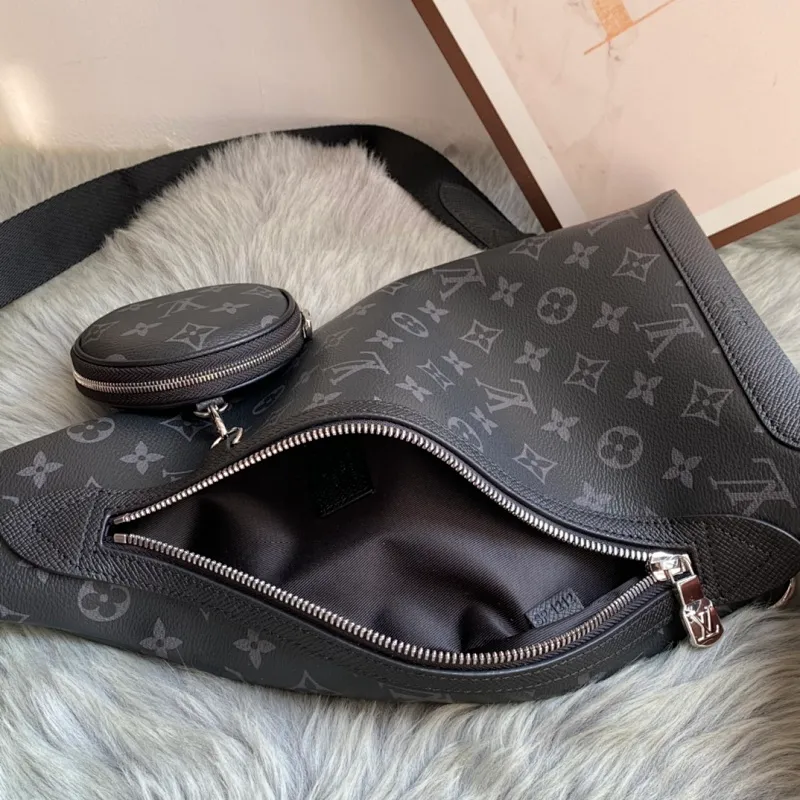All categories 💚 Top version men’s bags 💚 LV 2023 new LV chest bag