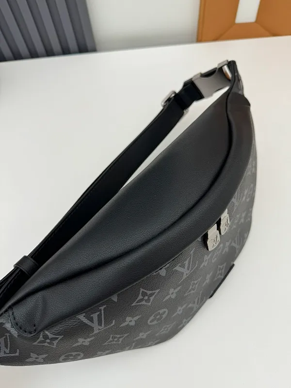 All categories 💚 Top version men’s bags 💚 LV 2024 new LV chest bag