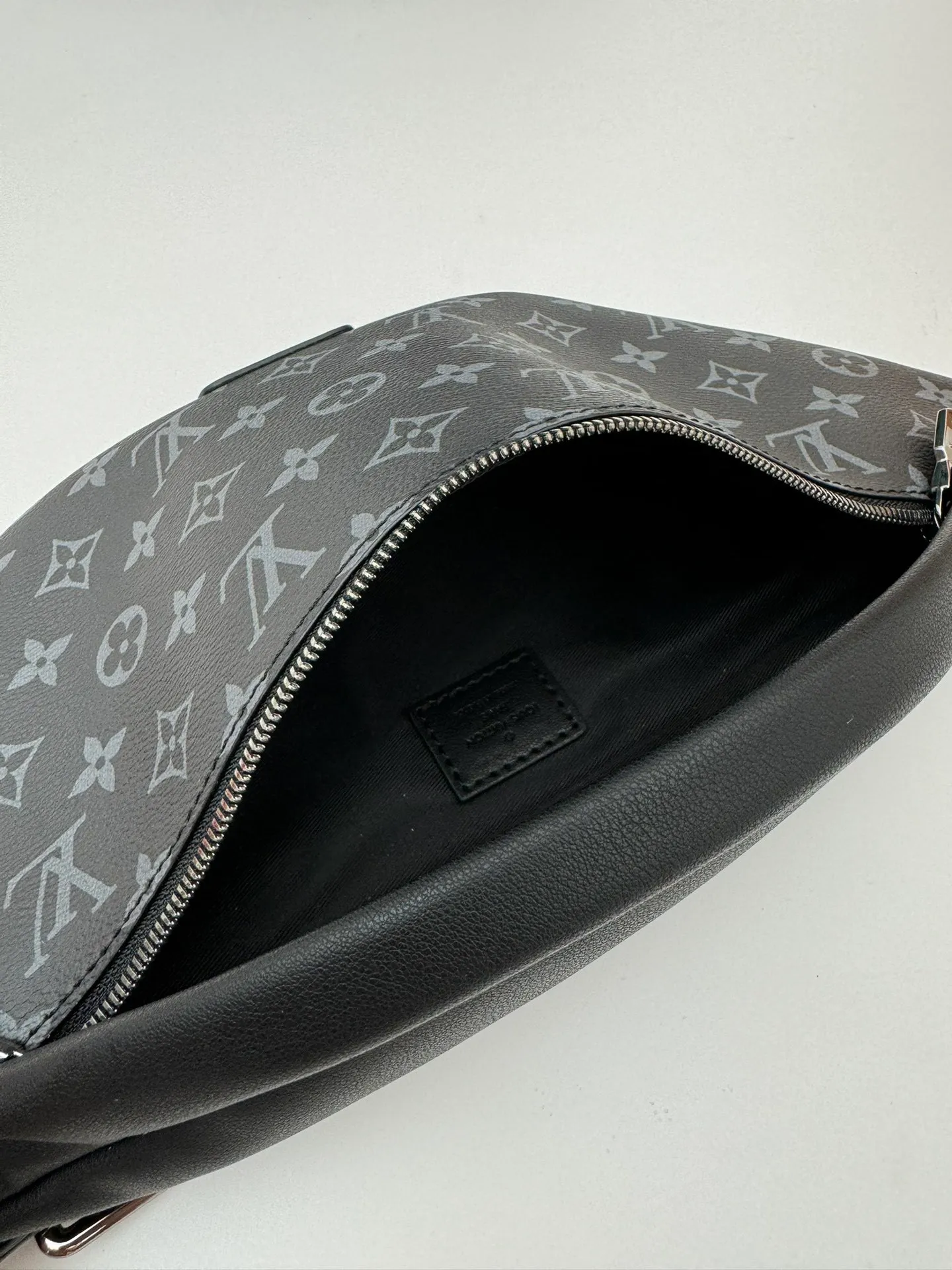 All categories 💚 Top version men’s bags 💚 LV 2024 new LV chest bag
