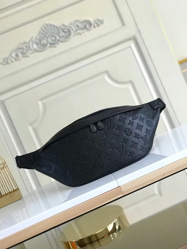 All categories 💚 Top version men’s bags 💚 LV 2023 new LV chest bag