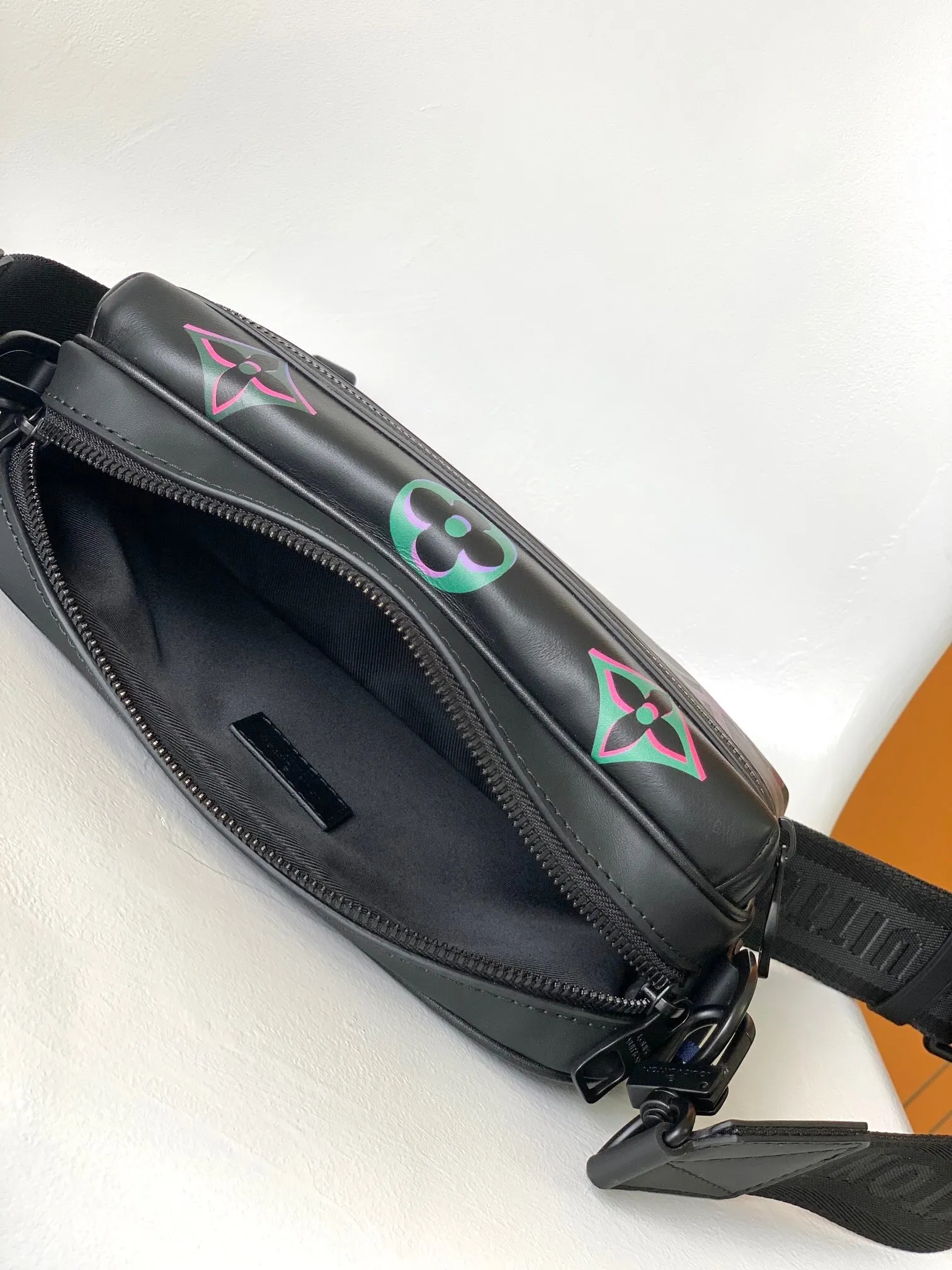 All categories 💚 Top version men’s bags 💚 LV 2025 official website new LV crossbody bag