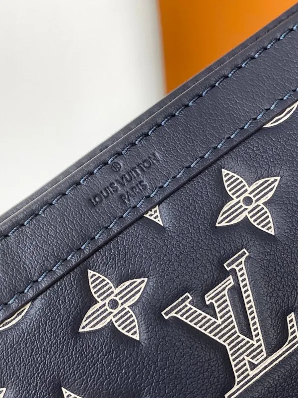 All categories 💚 Top version men’s bags 💚 LV 2025 new LV crossbody bag