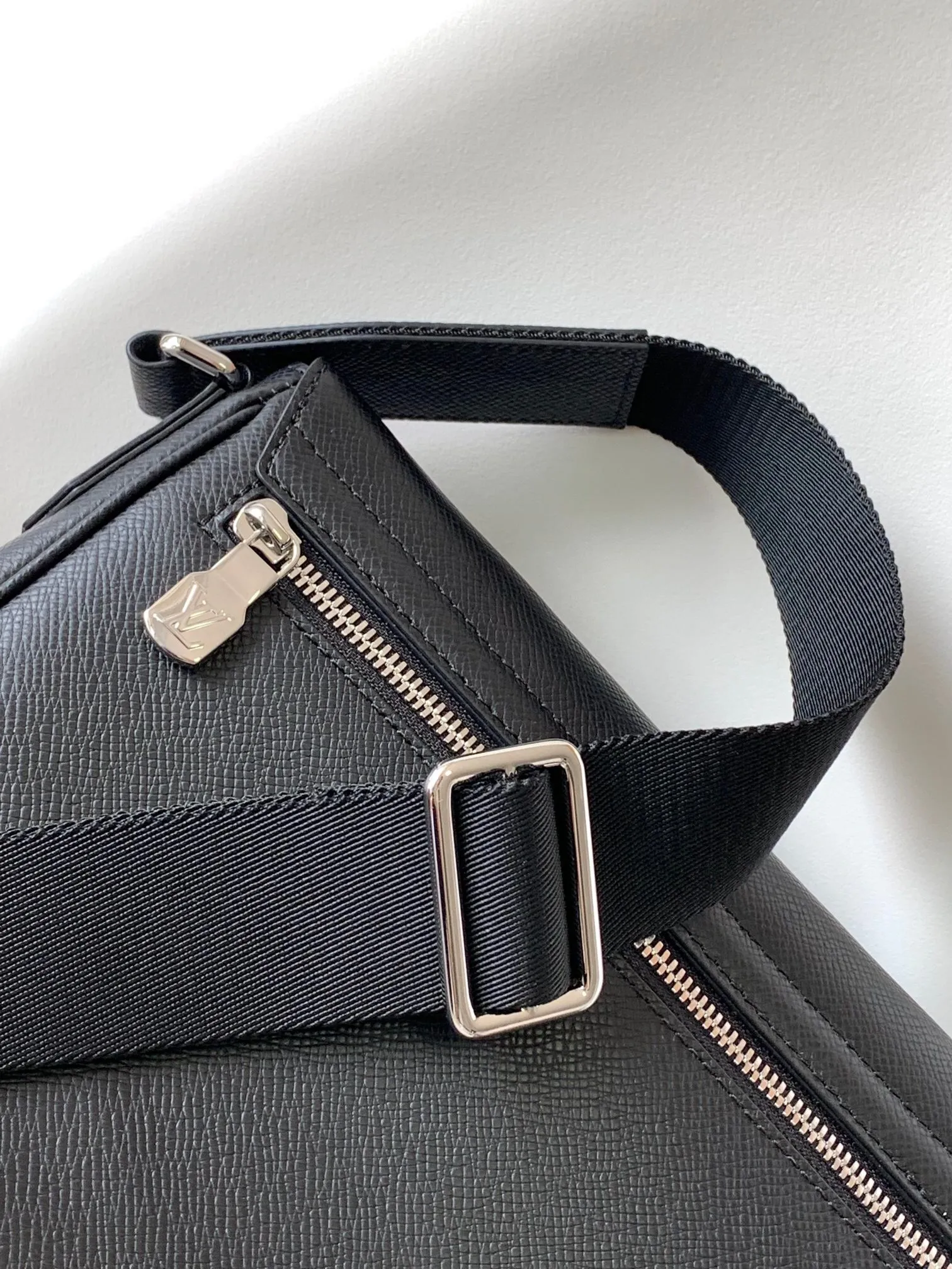 All categories 💚 Top version men’s bags 💚 LV 2025 official website new LV crossbody bag
