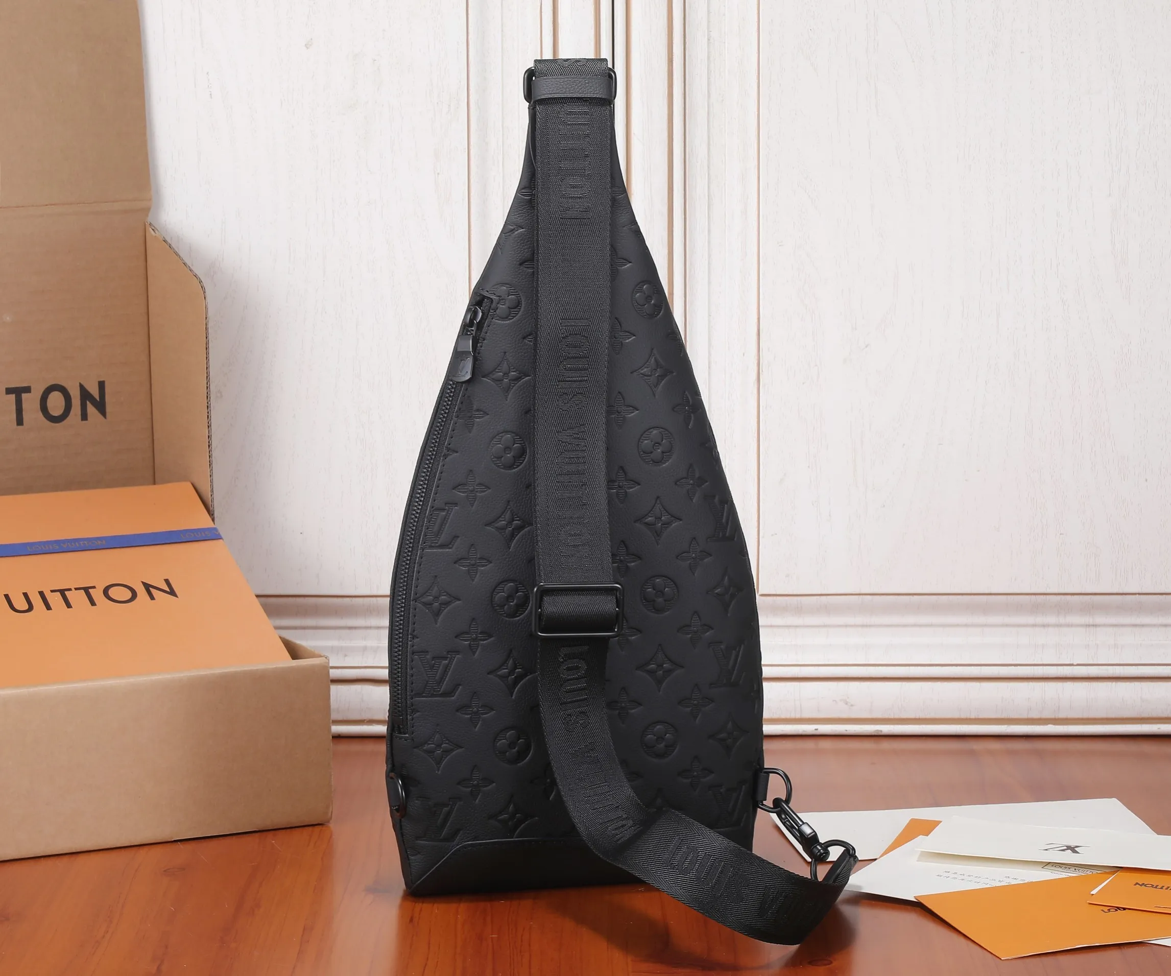 All categories 💚 Top version men’s bags 💚 LV 2023 new LV chest bag