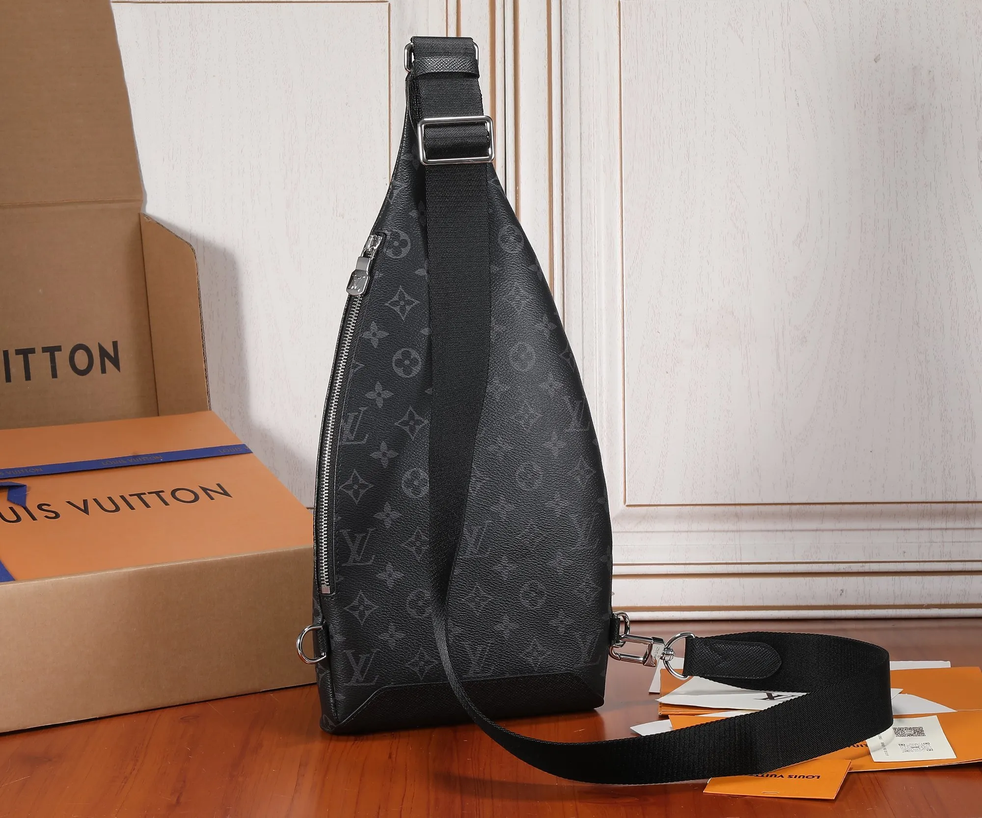 All categories 💚 Top version men’s bags 💚 LV 2023 new LV chest bag