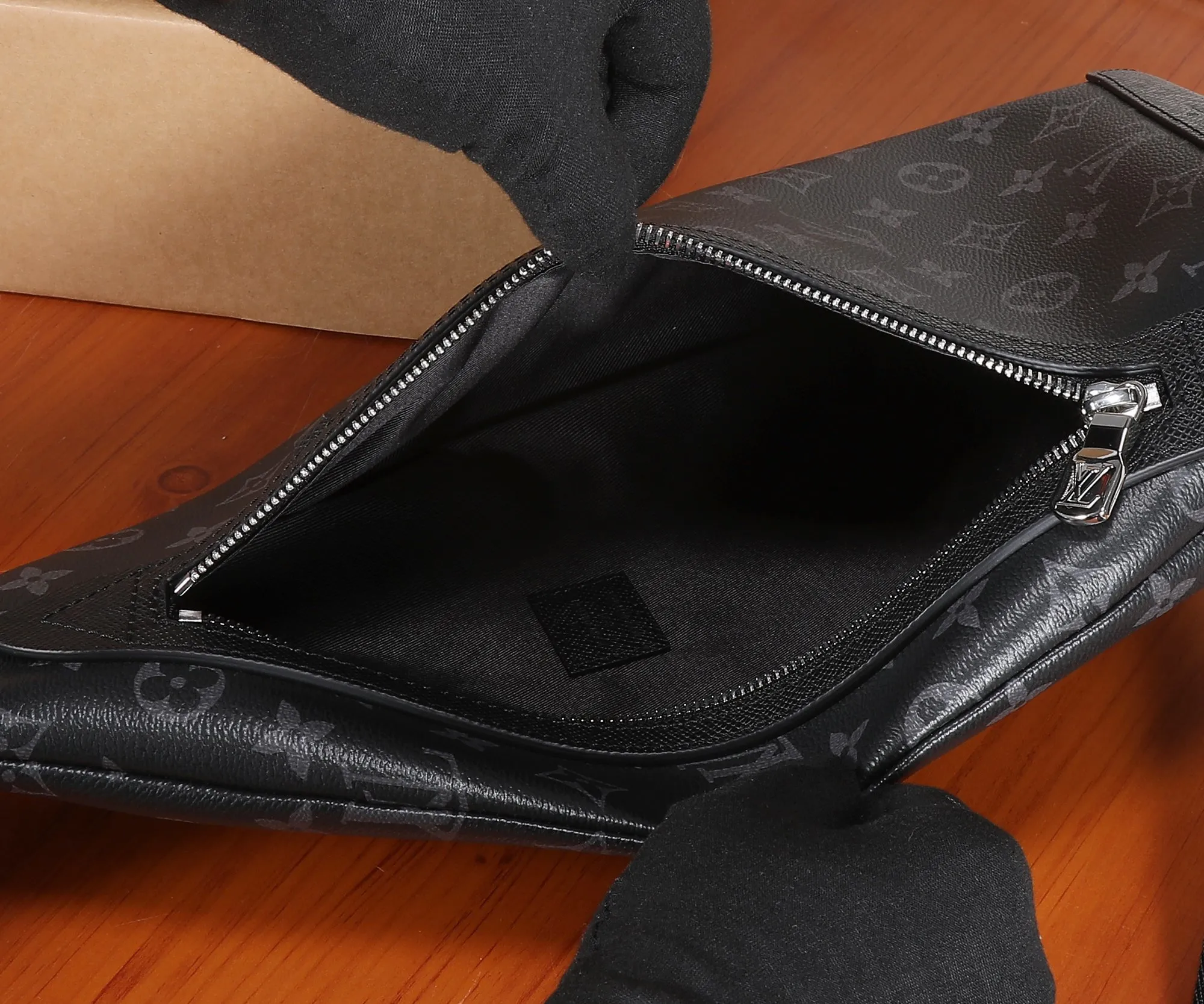 All categories 💚 Top version men’s bags 💚 LV 2023 new LV chest bag
