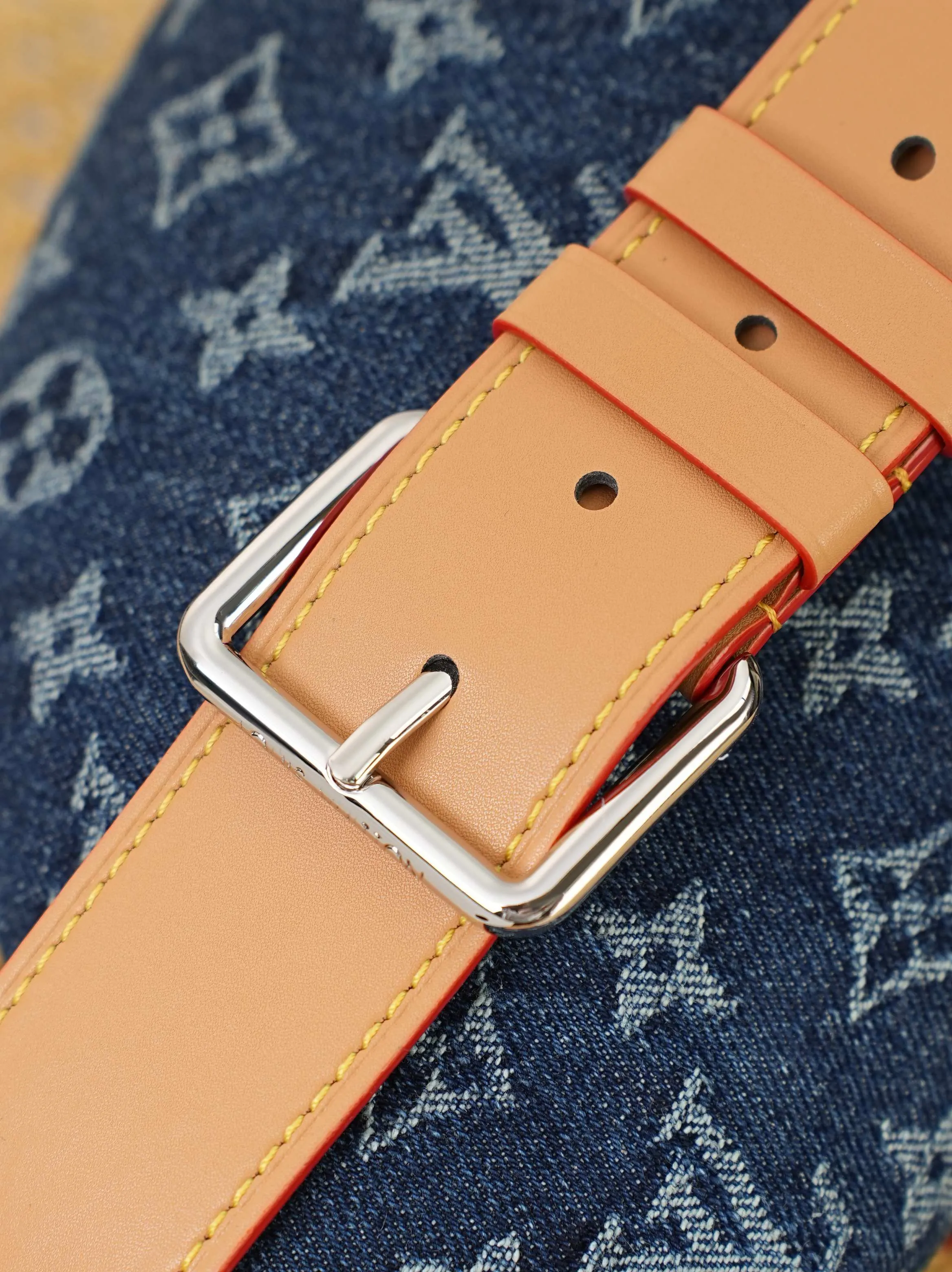 All Categories 💚 Top Version Men’s Bags 💚 LV 2026 Fashion LV Genuine Leather Belt Bag