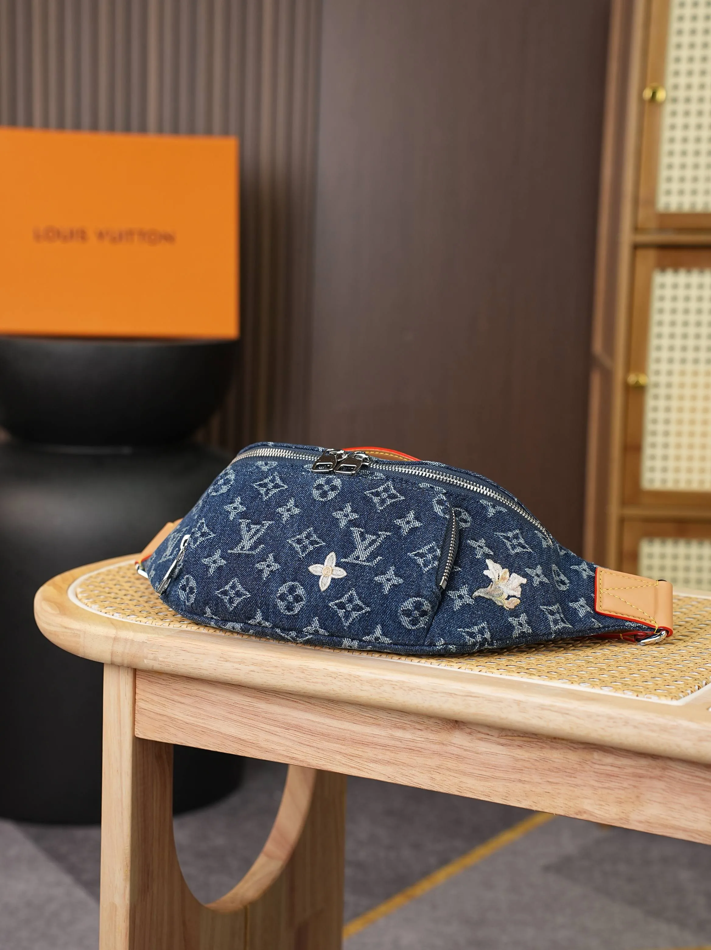 All Categories 💚 Top Version Men’s Bags 💚 LV 2026 Fashion LV Genuine Leather Belt Bag