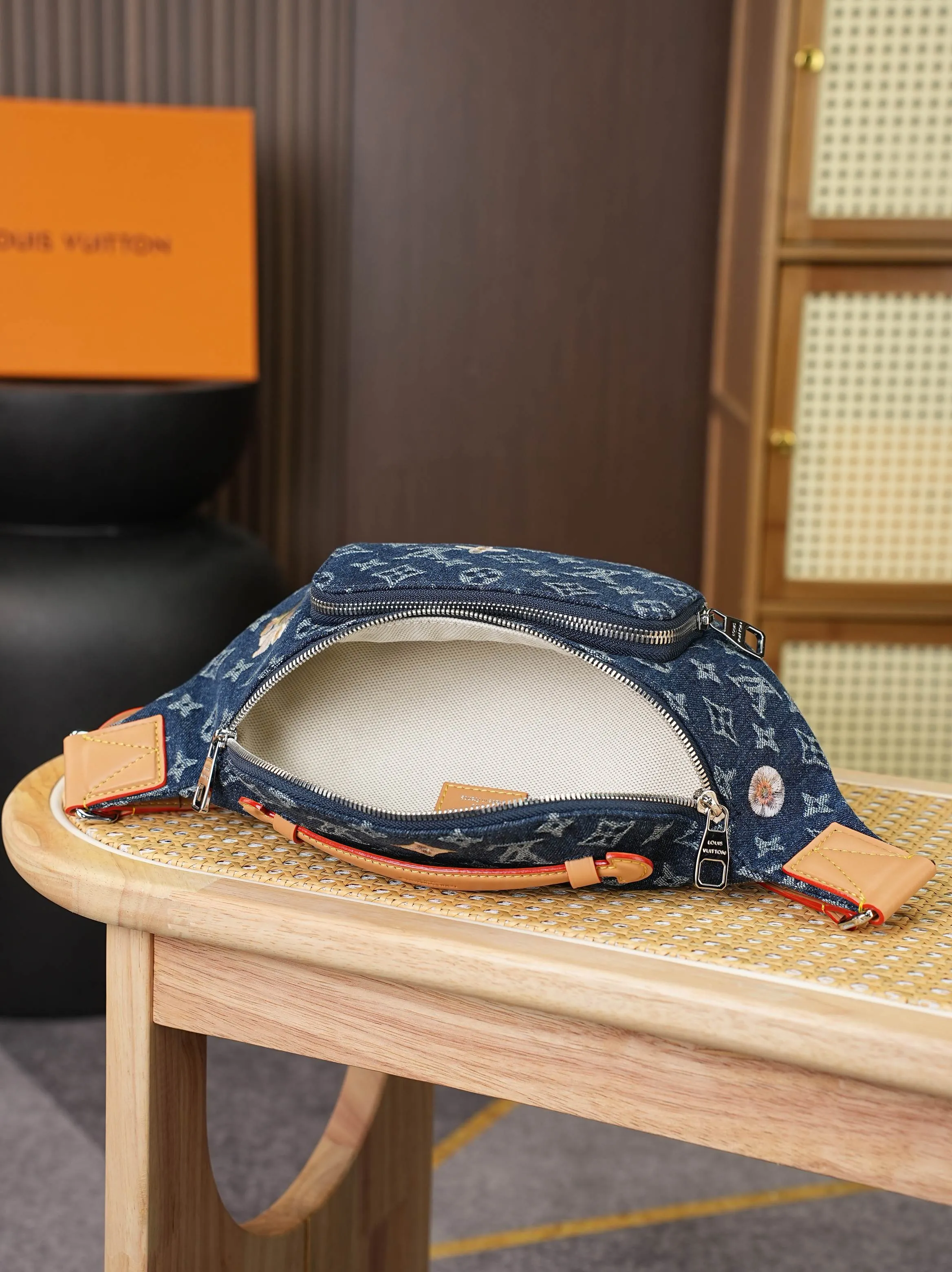 All Categories 💚 Top Version Men’s Bags 💚 LV 2026 Fashion LV Genuine Leather Belt Bag