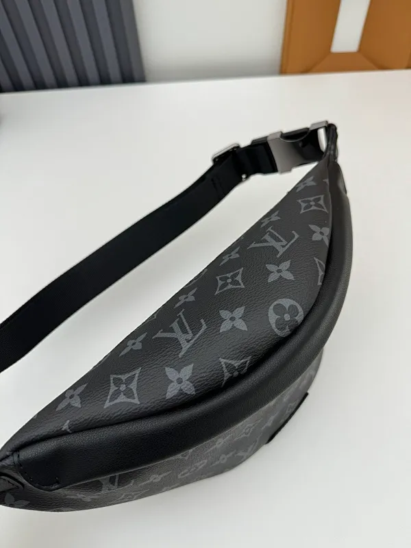 All categories 💚 Top version men’s bags 💚 LV 2024 new LV chest bag