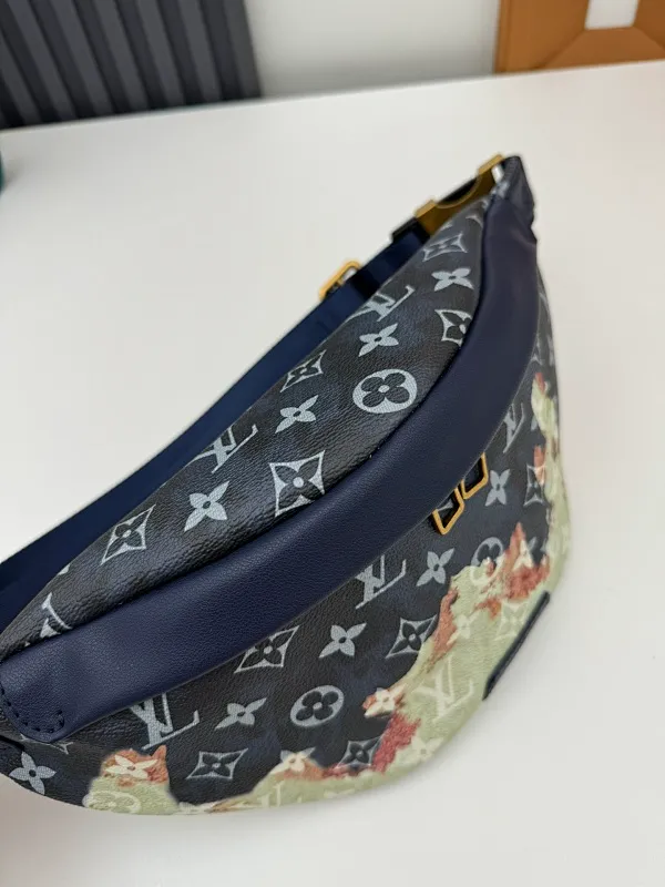 All categories 💚 Top version men’s bags 💚 LV 2024 new LV chest bag