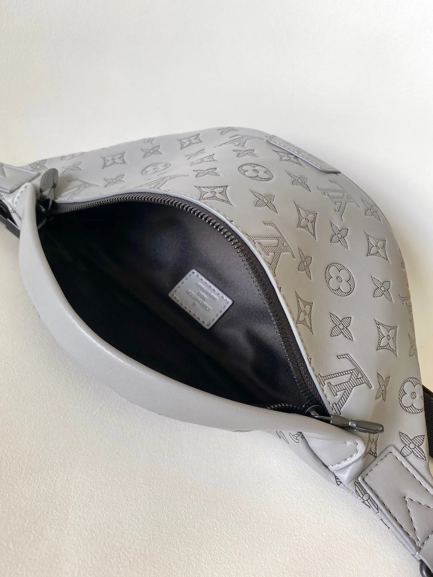 All categories 💚 Top version men’s bags 💚 LV 2025 official website new LV waist bag