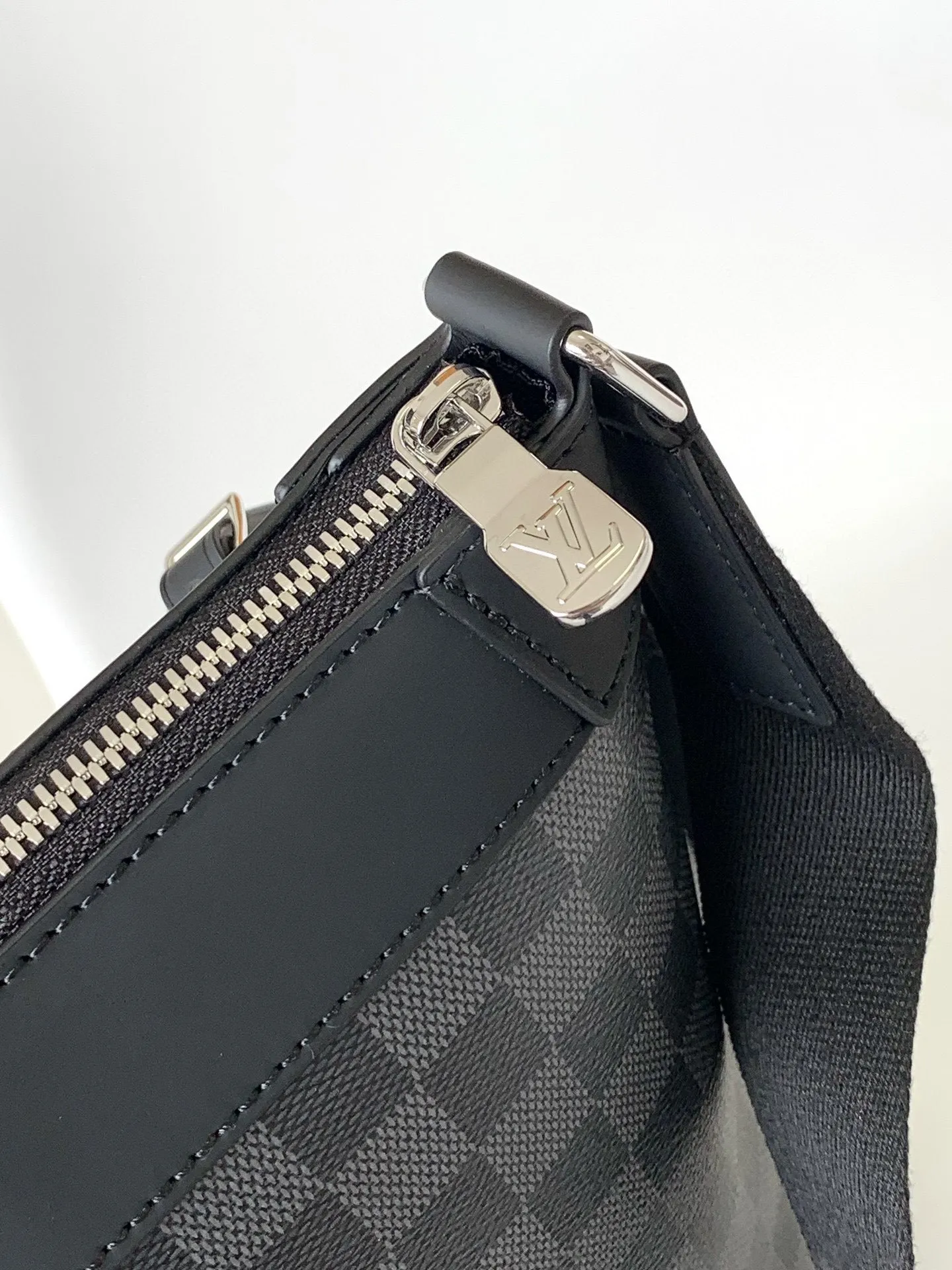 All categories 💚 Top version men’s bags 💚 LV 2024 new LV crossbody bag