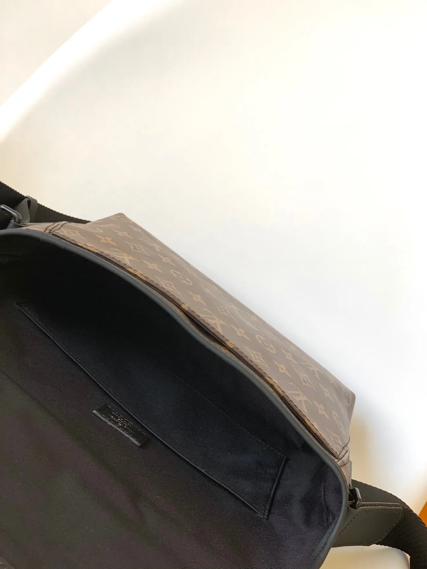 All categories 💚 Top version men’s bags 💚 LV 2025 official website new LV crossbody bag