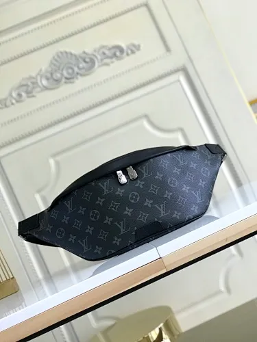 All categories 💚 Top version men’s bags 💚 LV 2023 new LV chest bag
